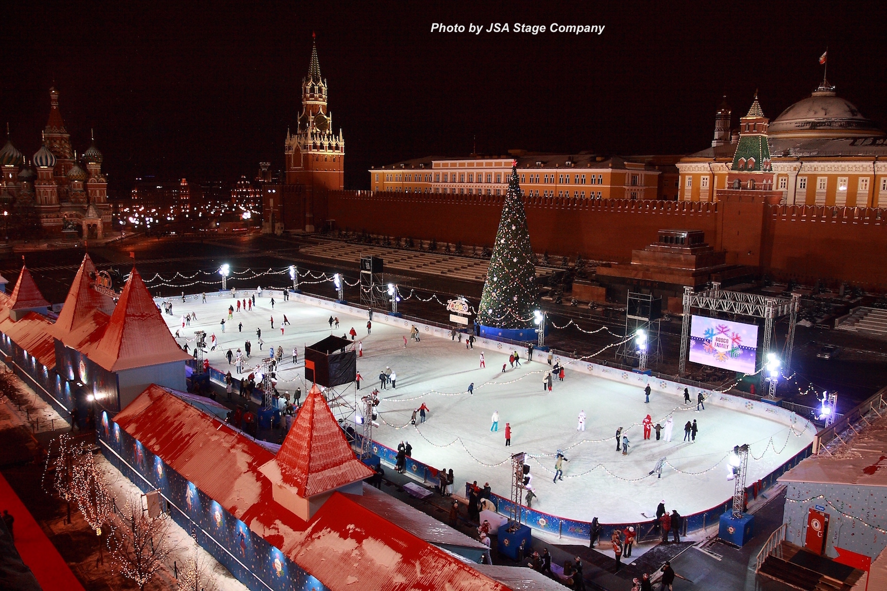 Красный сходить. ГУМ-каток Москва. Каток в Москве на красной площади. Ледовый каток на красной площади. Red Square каток.
